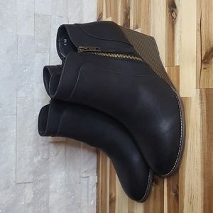 Maurices size 11 black boot